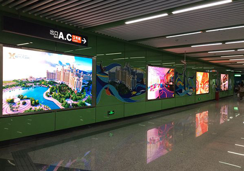 小間距LED顯示屏應用在地鐵站里的優勢